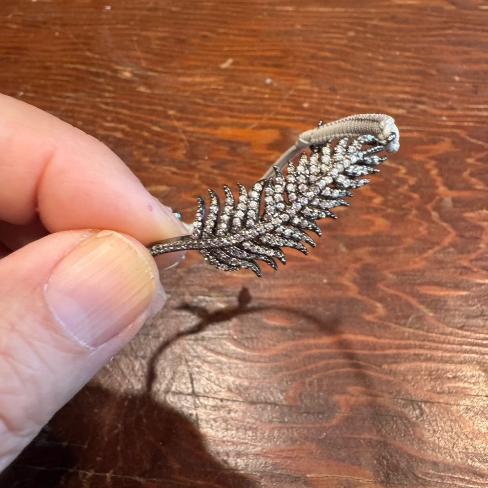 BANANA REPUBLIC Rhinestone leaf drawstring bracelet